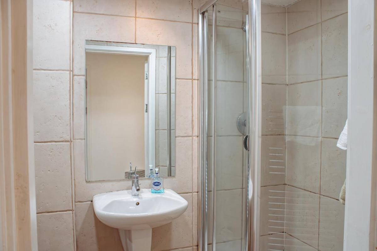 Modern 1-Bedroom Flat In Centre Leeds  Ngoại thất bức ảnh
